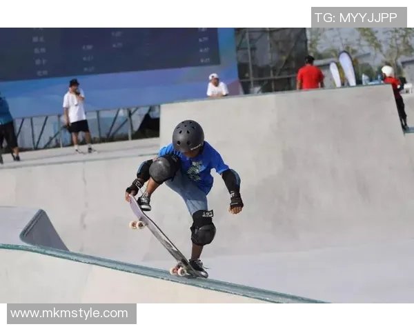 重庆极限运动队在世界滑板锦标赛中以63分稳居积分榜首位 重庆极限运动队在世界滑板锦标赛中以63分稳居积分榜首位