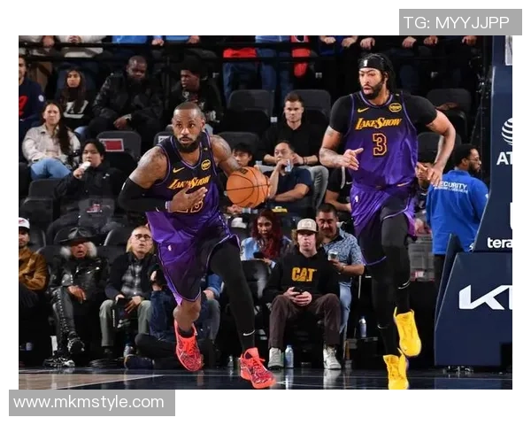 2017年11月湖人与骑士的激烈对决回顾与精彩瞬间分析